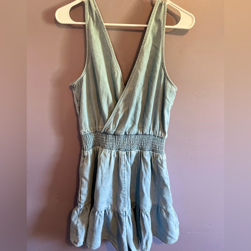 American Eagle Outfitters denim look chambray Ruffle Romper shorts size medium - Picture 4 of 8